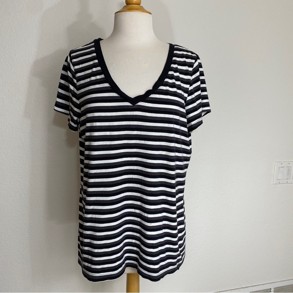 3/$25 Zena Sport Women's Black White Stripe V Neck Soft Stretch T-Shirt Size L